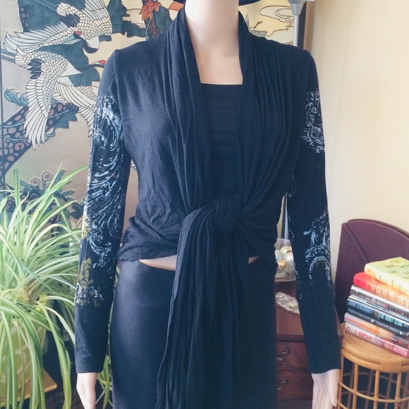 Soft Banana Wrap Top, Size Medium - Picture 2 of 6